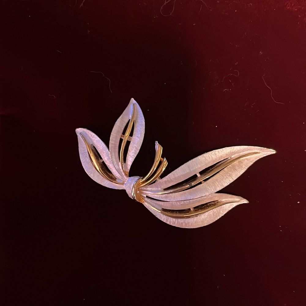 Vintage Jonette Jewelry signed brooch